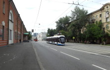 Красноказарменная улица и трамвай