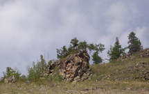 Скалы на берегу Байкала