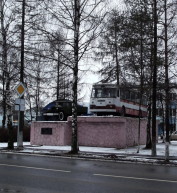 Павловский Посад. Памятник технике: автобус ЛиАЗ-677 и грузовик