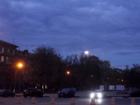 Жуковский. Вечерний город, фонари и луна