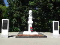 Нахабино. Памятник Дмитрию Михайловичу Карбышеву