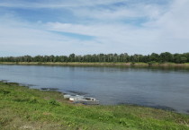 Река Енотаевка и лодки