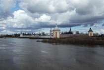 Спасо-Прилуцкий монастырь. Река Вологда
