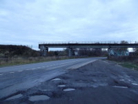 Заброшенный и полуразвалившийся мост
