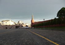 Площадь Васильевский Спуск. Стена Кремля