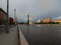 Москва-река. Памятник Петру Первому